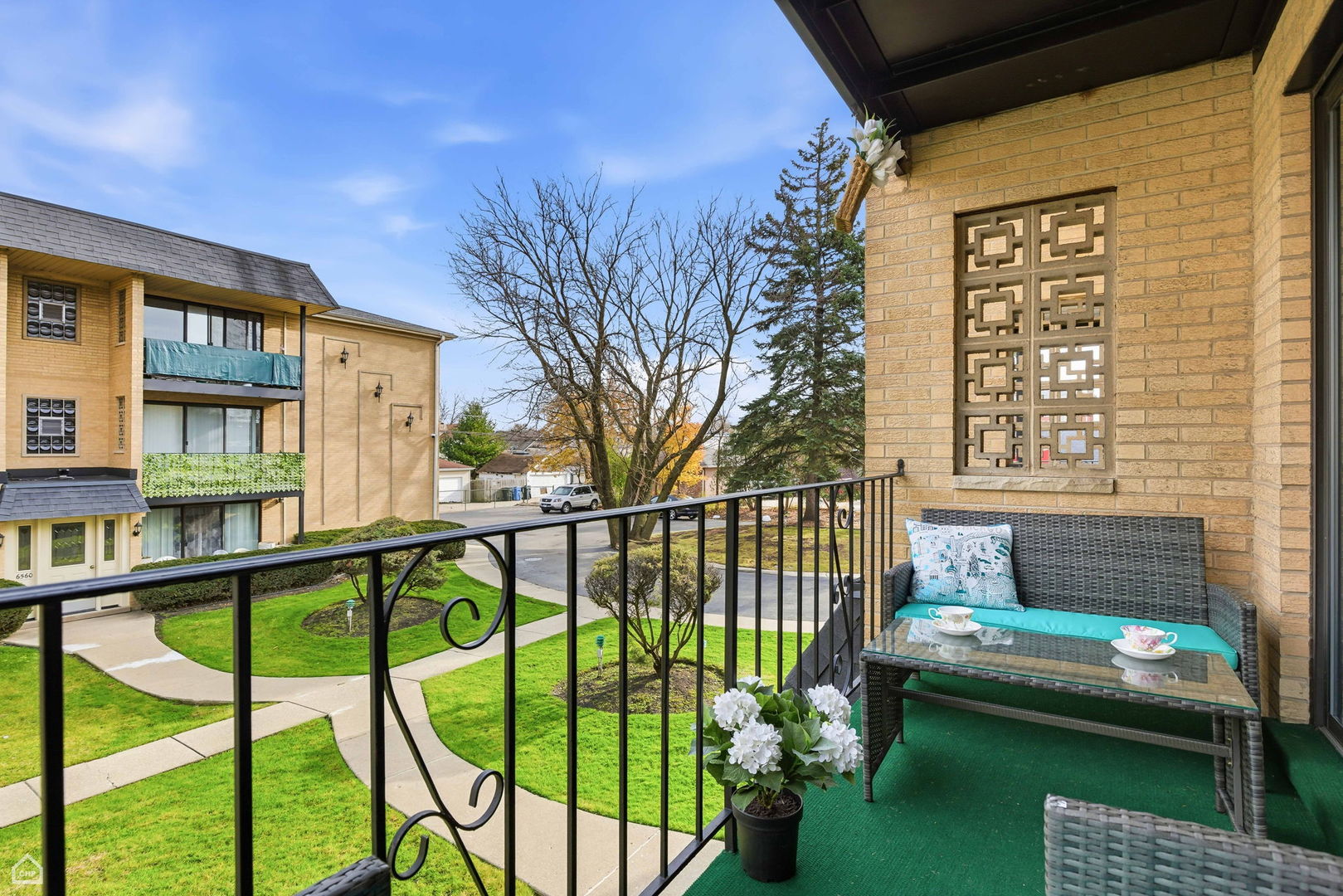 6568 West Roscoe Street Chicago IL 60634