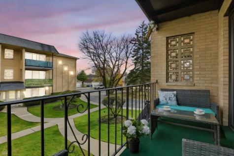 6568 West Roscoe Street Chicago IL 60634