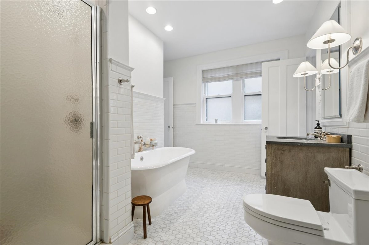 507 West Briar Place Chicago IL 60657