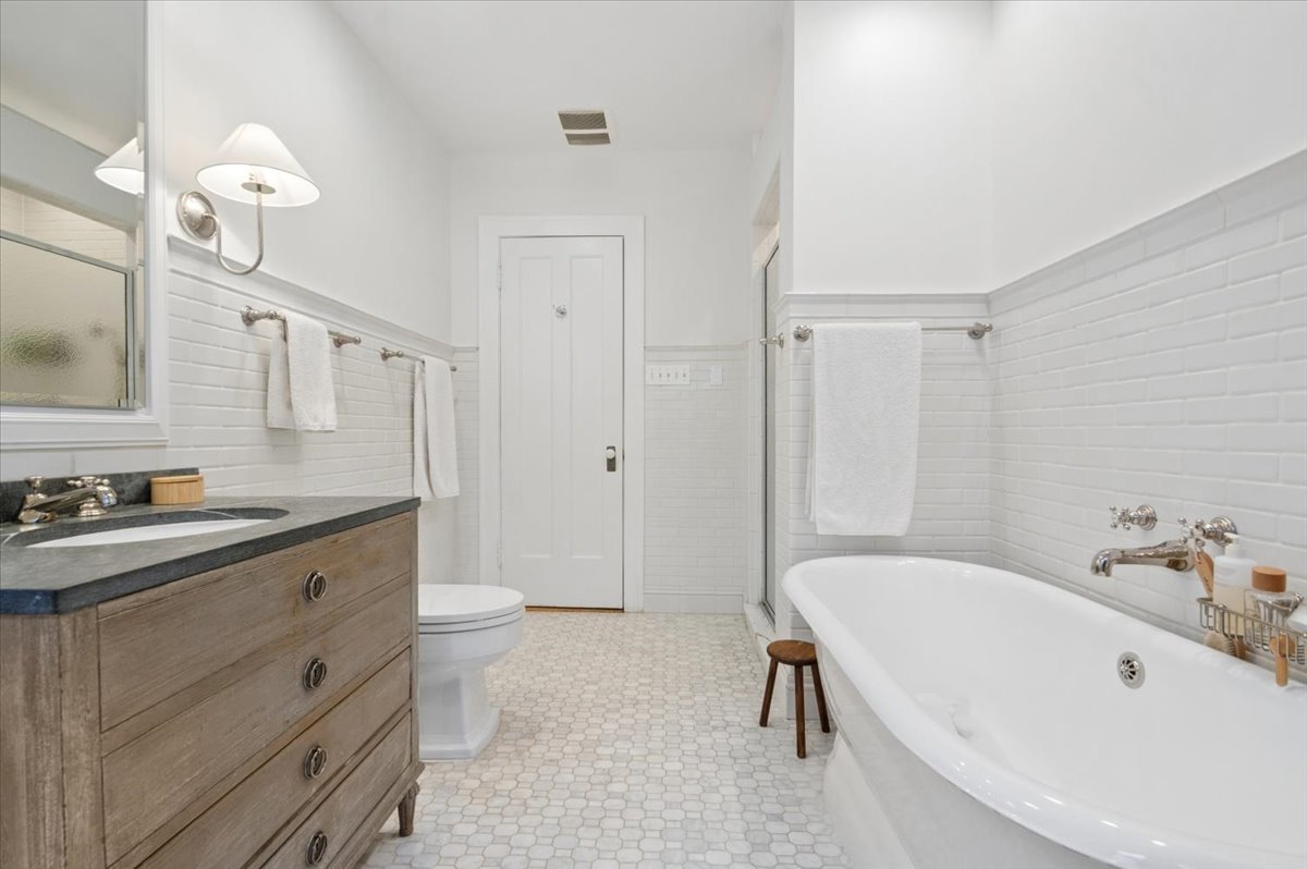 507 West Briar Place Chicago IL 60657