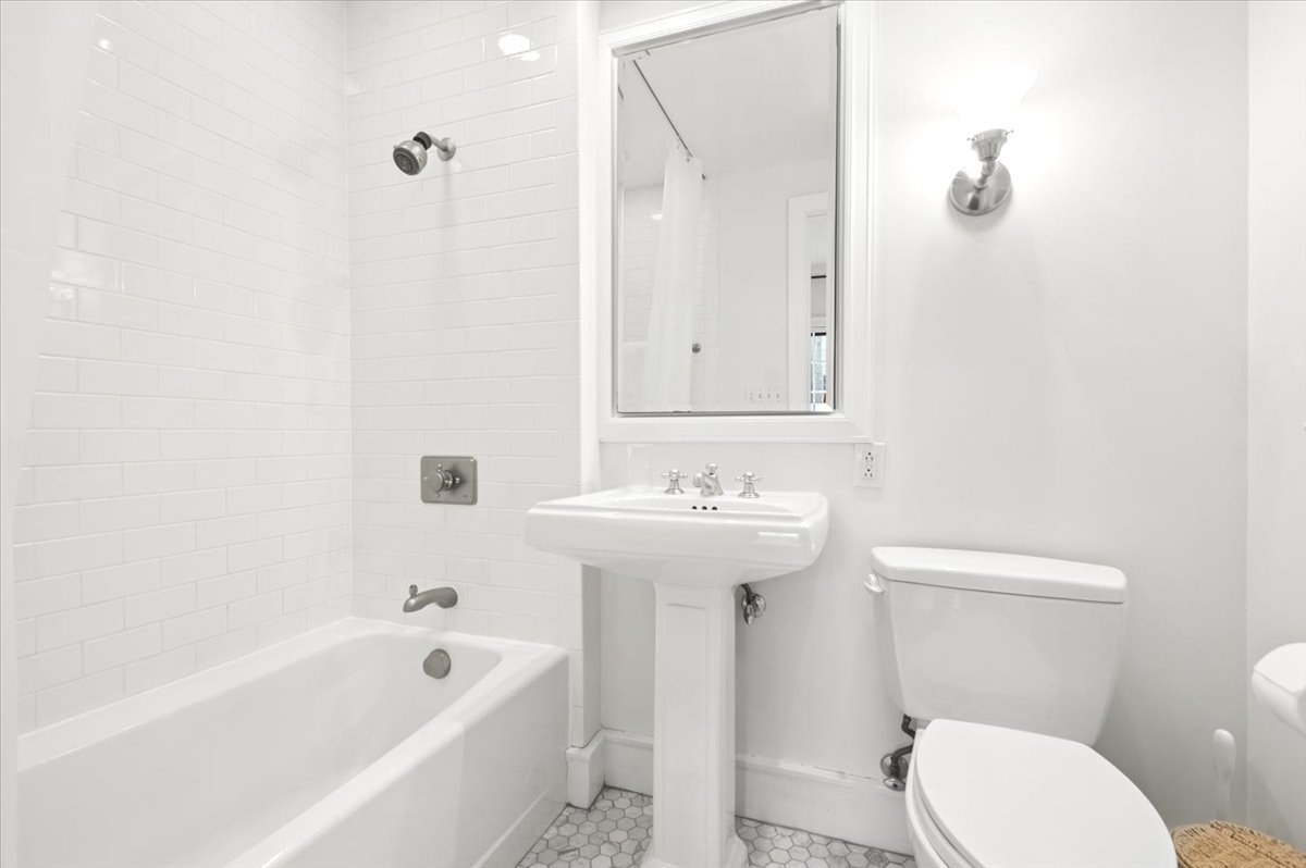 507 West Briar Place Chicago IL 60657