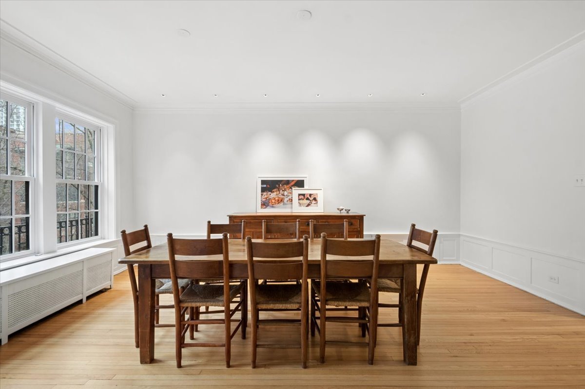 507 West Briar Place Chicago IL 60657