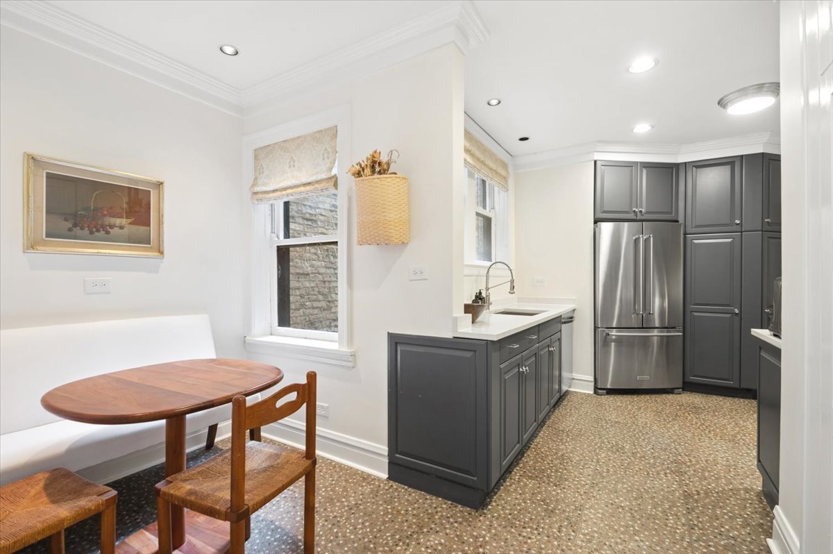 507 West Briar Place Chicago IL 60657