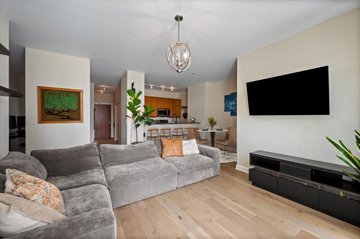233 East 13th Street Chicago IL 60605