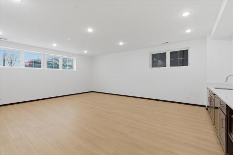 5830 North Lincoln Avenue Chicago IL 60659
