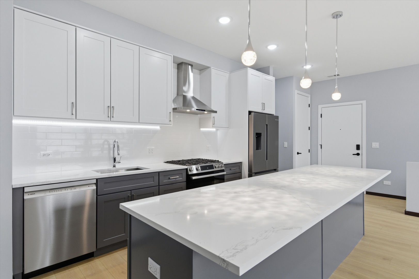 5830 North Lincoln Avenue Chicago IL 60659