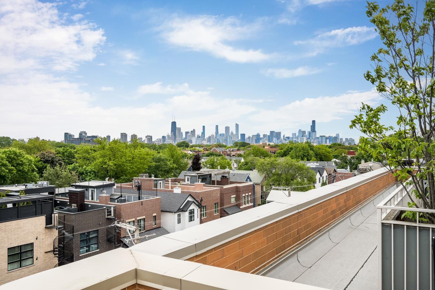 2755 North Lakewood Avenue Chicago IL 60614