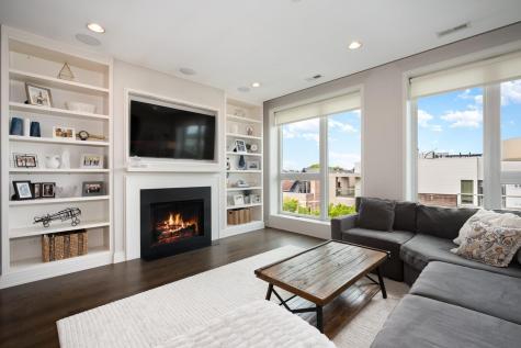 2755 North Lakewood Avenue Chicago IL 60614