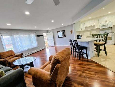 1113 Holiday Lane Des Plaines IL 60016