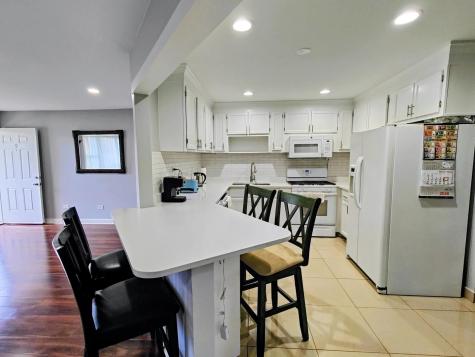 1113 Holiday Lane Des Plaines IL 60016