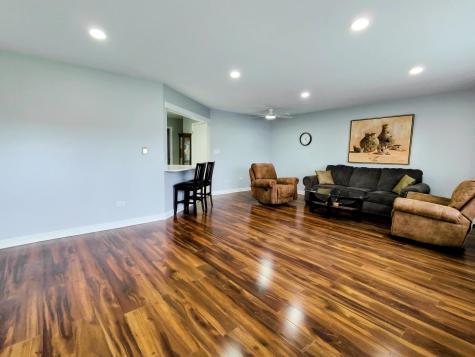 1113 Holiday Lane Des Plaines IL 60016