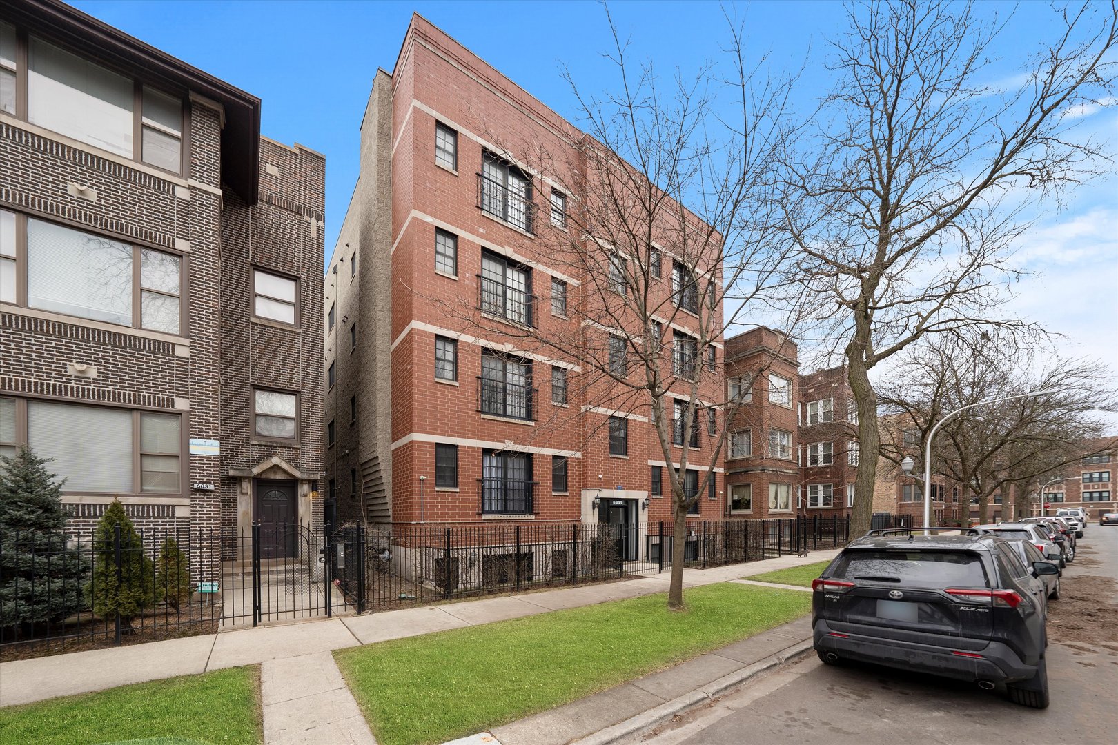 6835 South Cornell Avenue Chicago IL 60649
