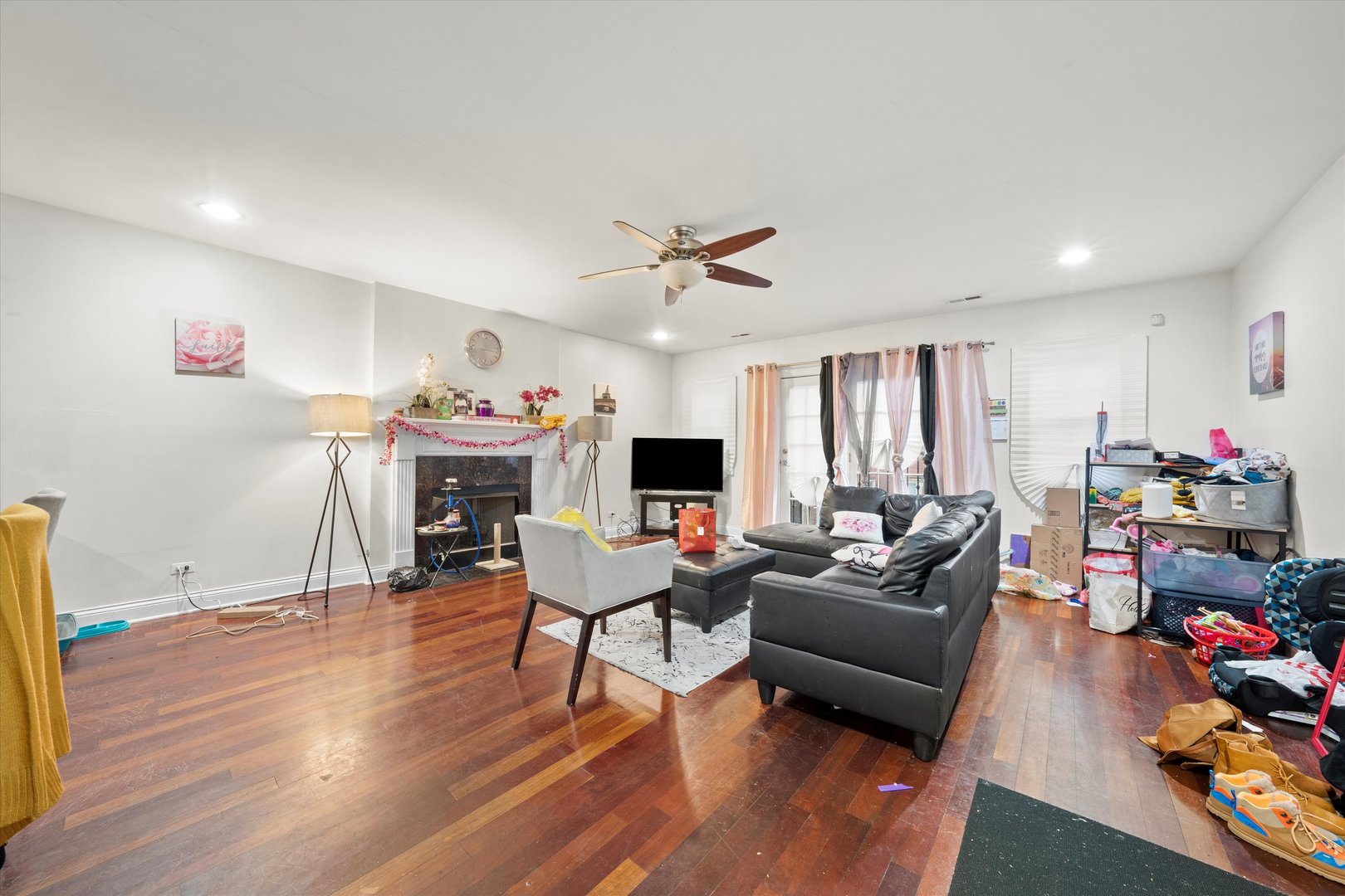 6835 South Cornell Avenue Chicago IL 60649