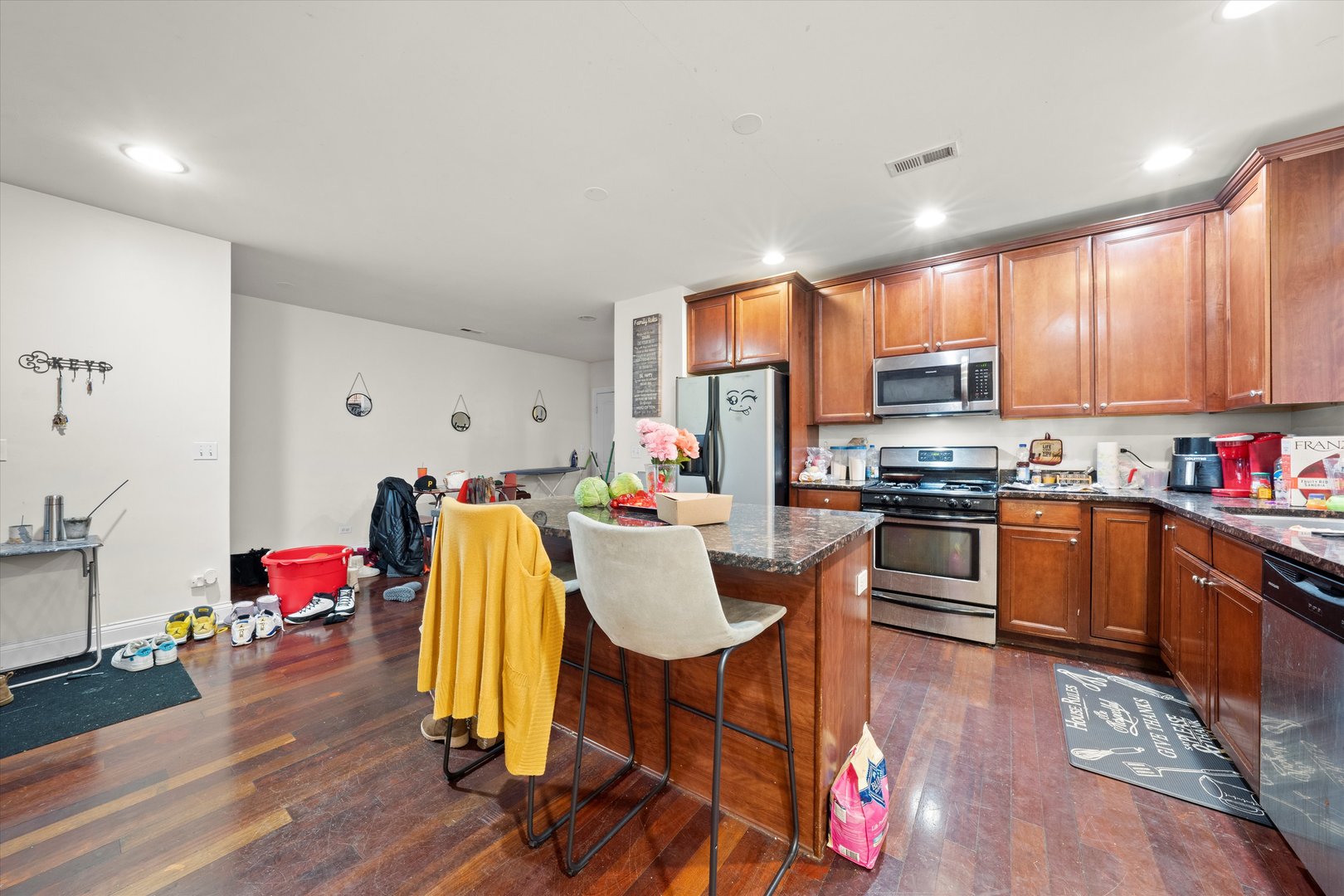 6835 South Cornell Avenue Chicago IL 60649