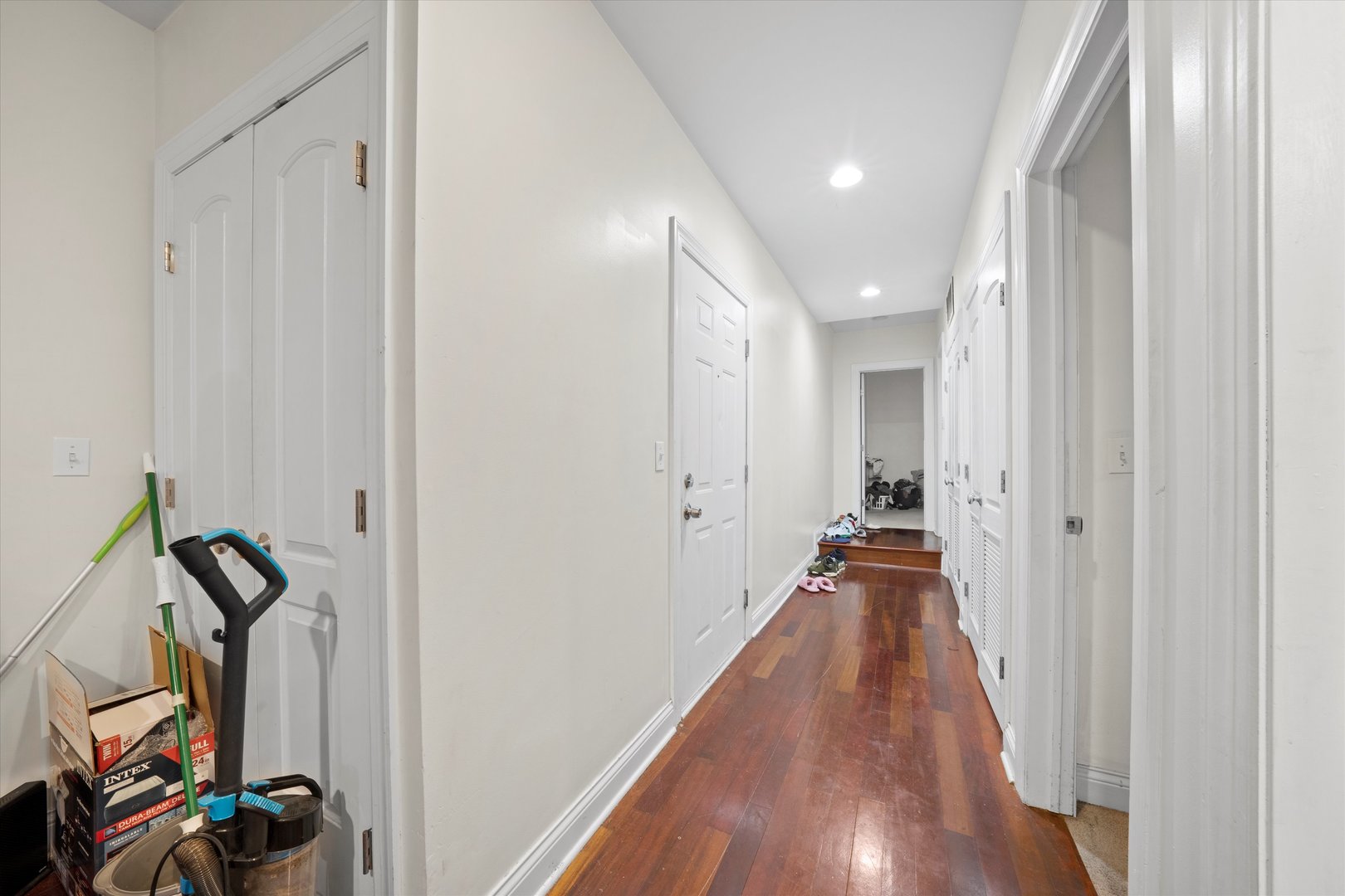 6835 South Cornell Avenue Chicago IL 60649