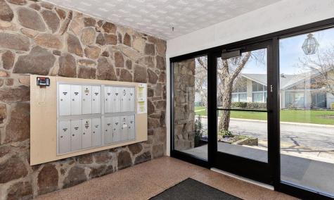 8828 North Leslie Lane Des Plaines IL 60016