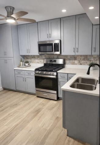 8828 North Leslie Lane Des Plaines IL 60016