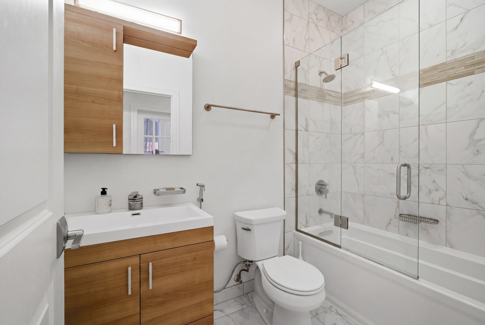 4627 North Beacon Street Chicago IL 60640