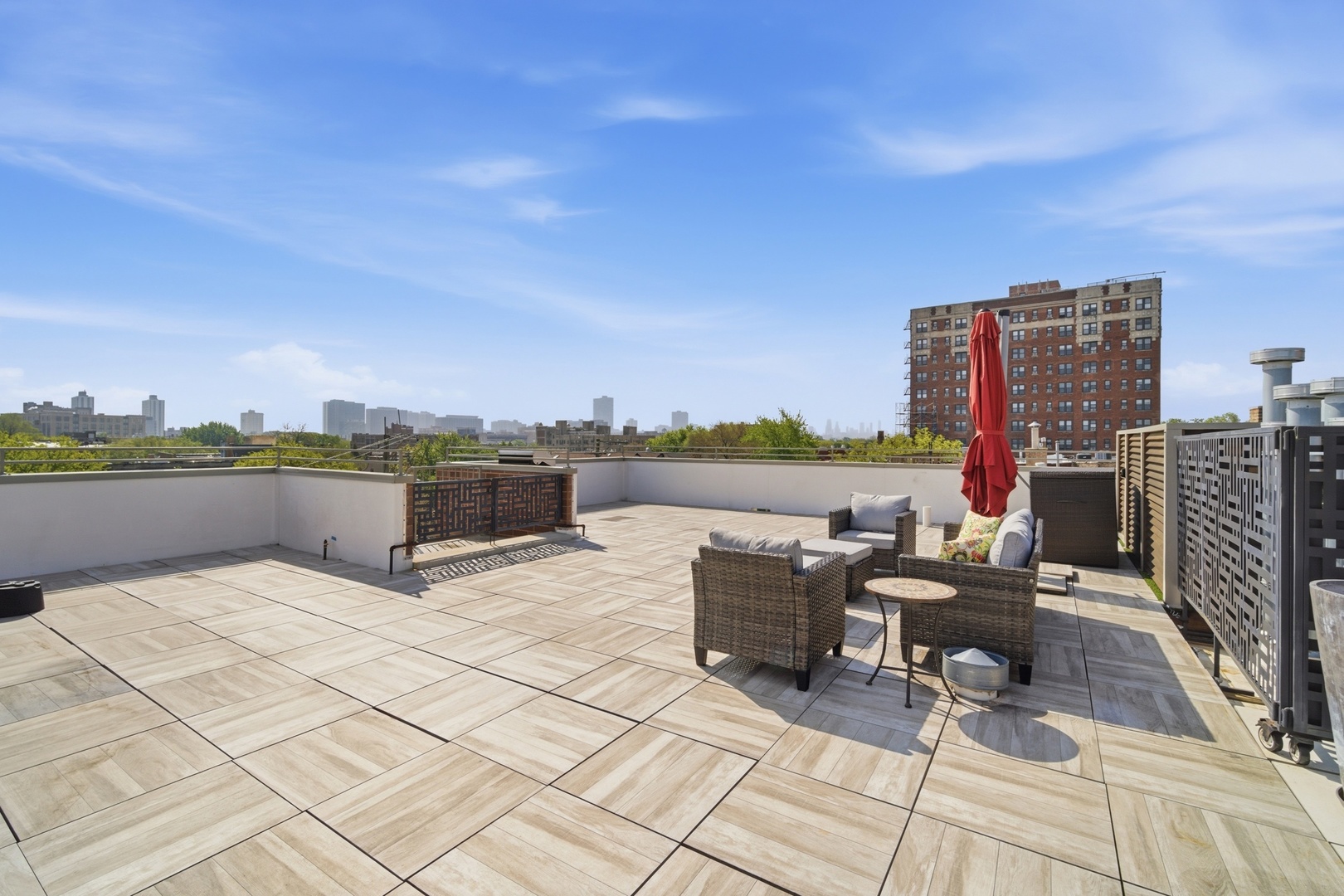4627 North Beacon Street Chicago IL 60640