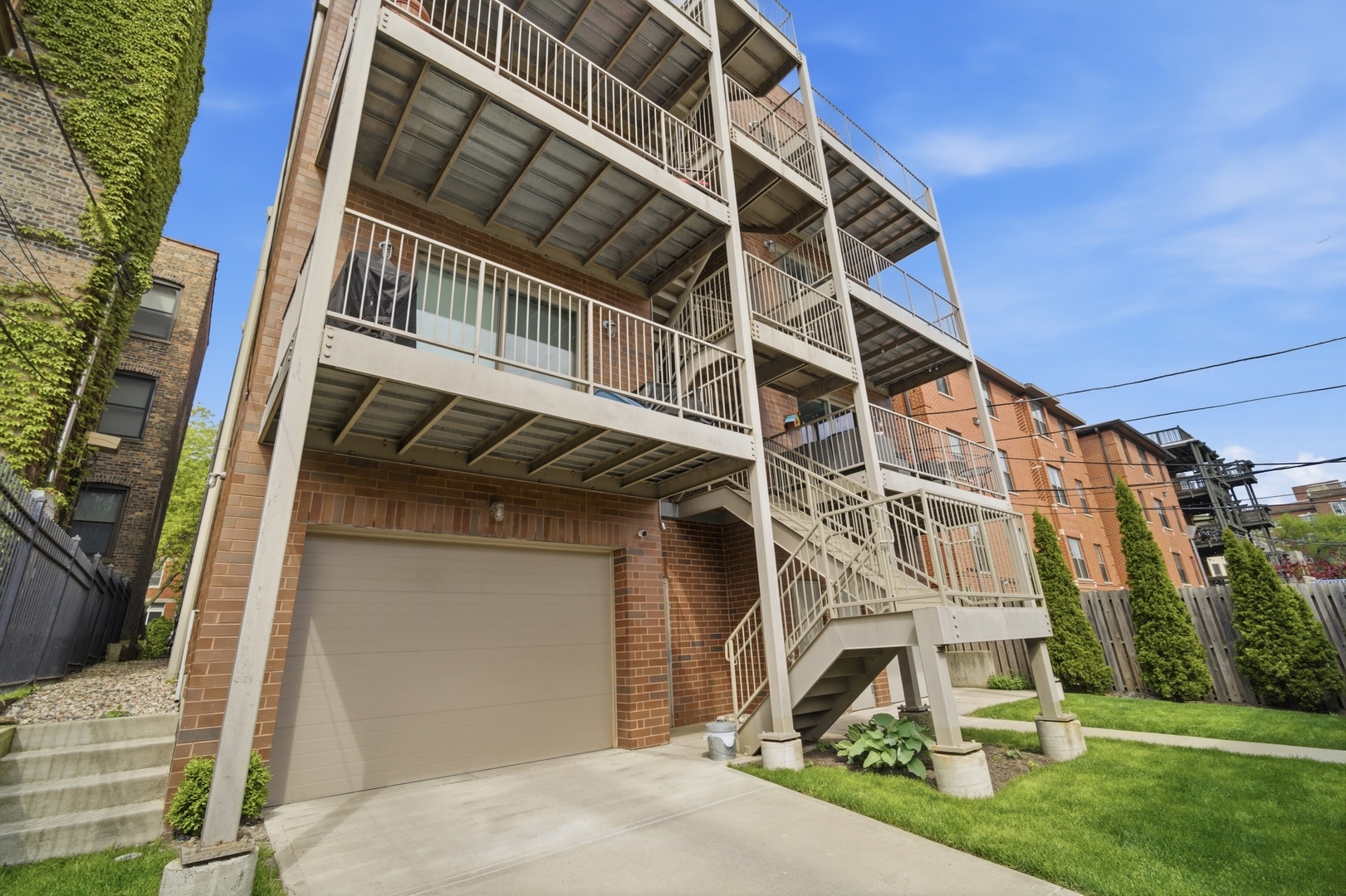 4627 North Beacon Street Chicago IL 60640