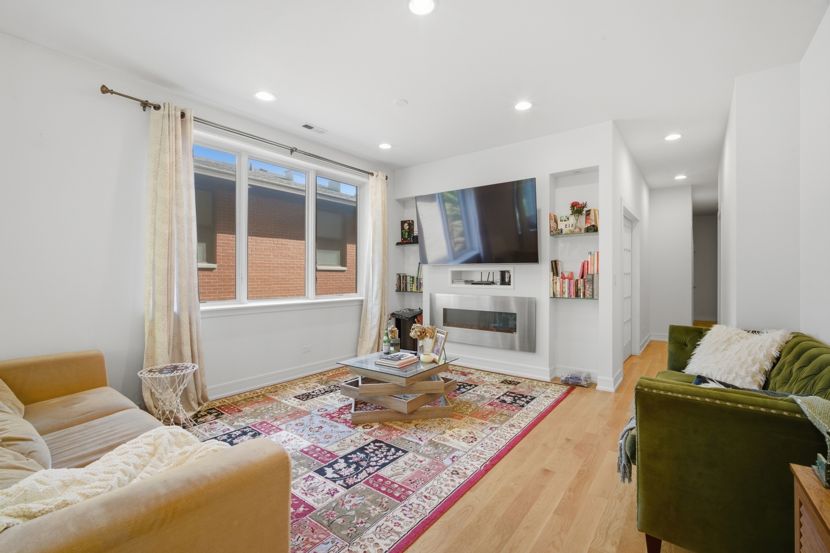 4627 North Beacon Street Chicago IL 60640