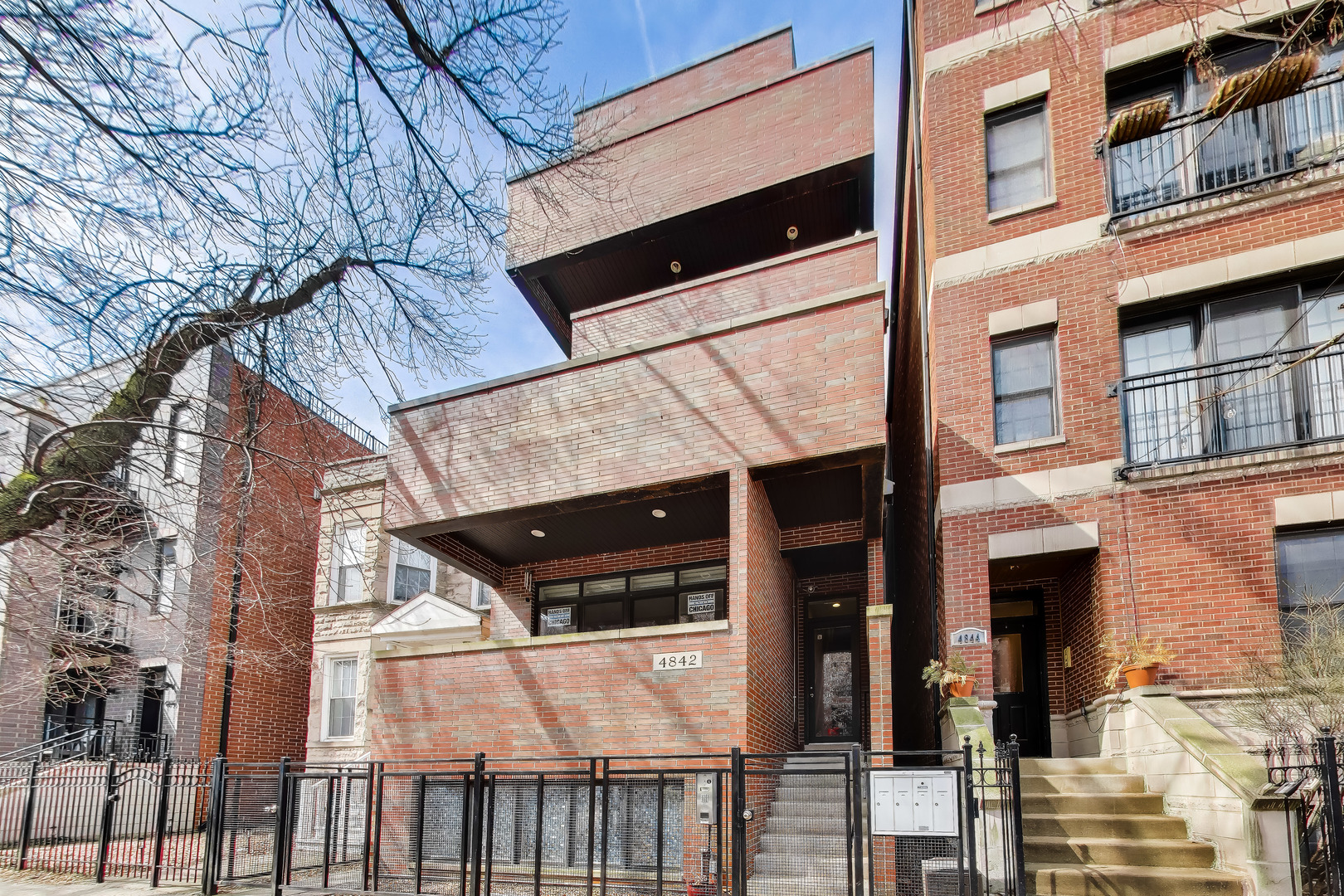 4842 North Damen Avenue Chicago IL 60625