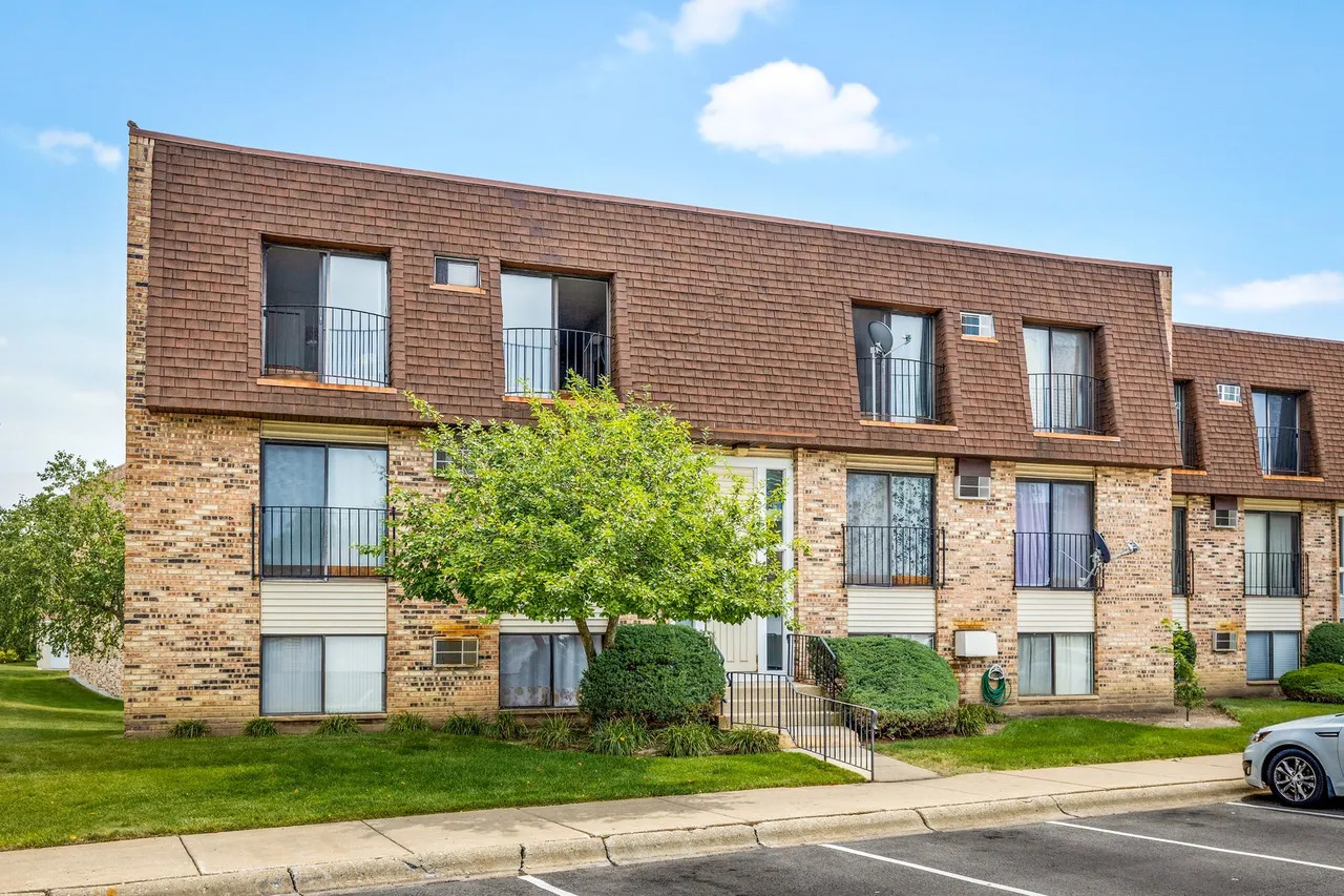 175 North Waters Edge Drive Glendale Heights IL 60139