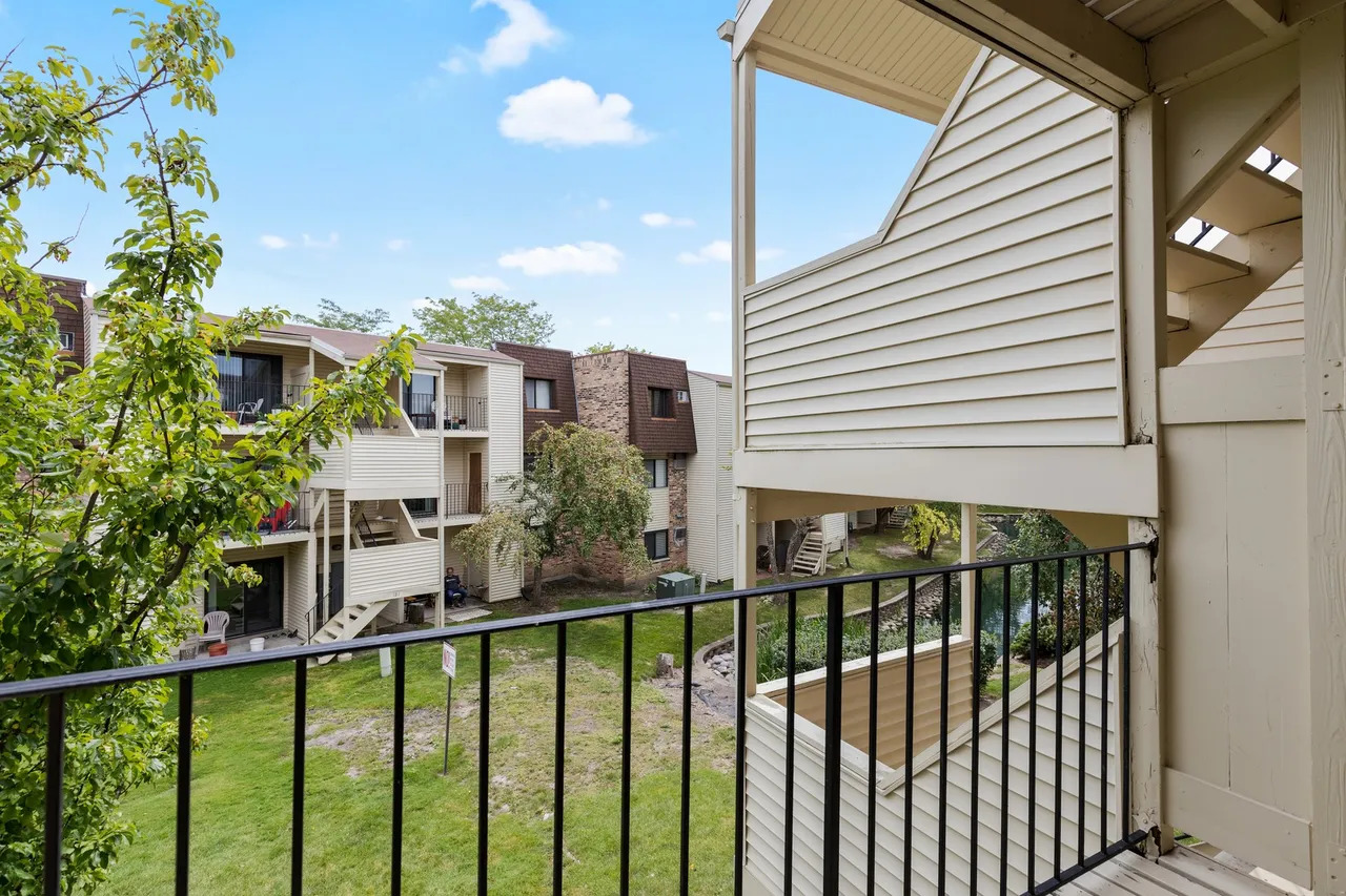 175 North Waters Edge Drive Glendale Heights IL 60139