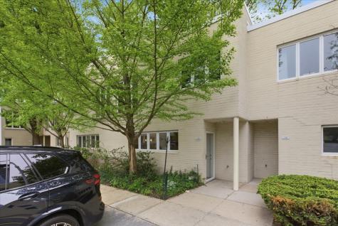 1085 South Park Terrace Chicago IL 60605