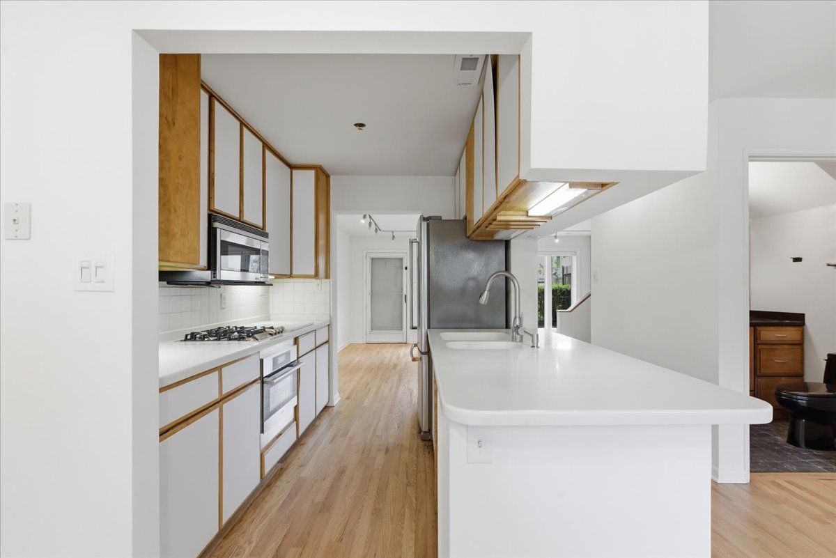 1085 South Park Terrace Chicago IL 60605