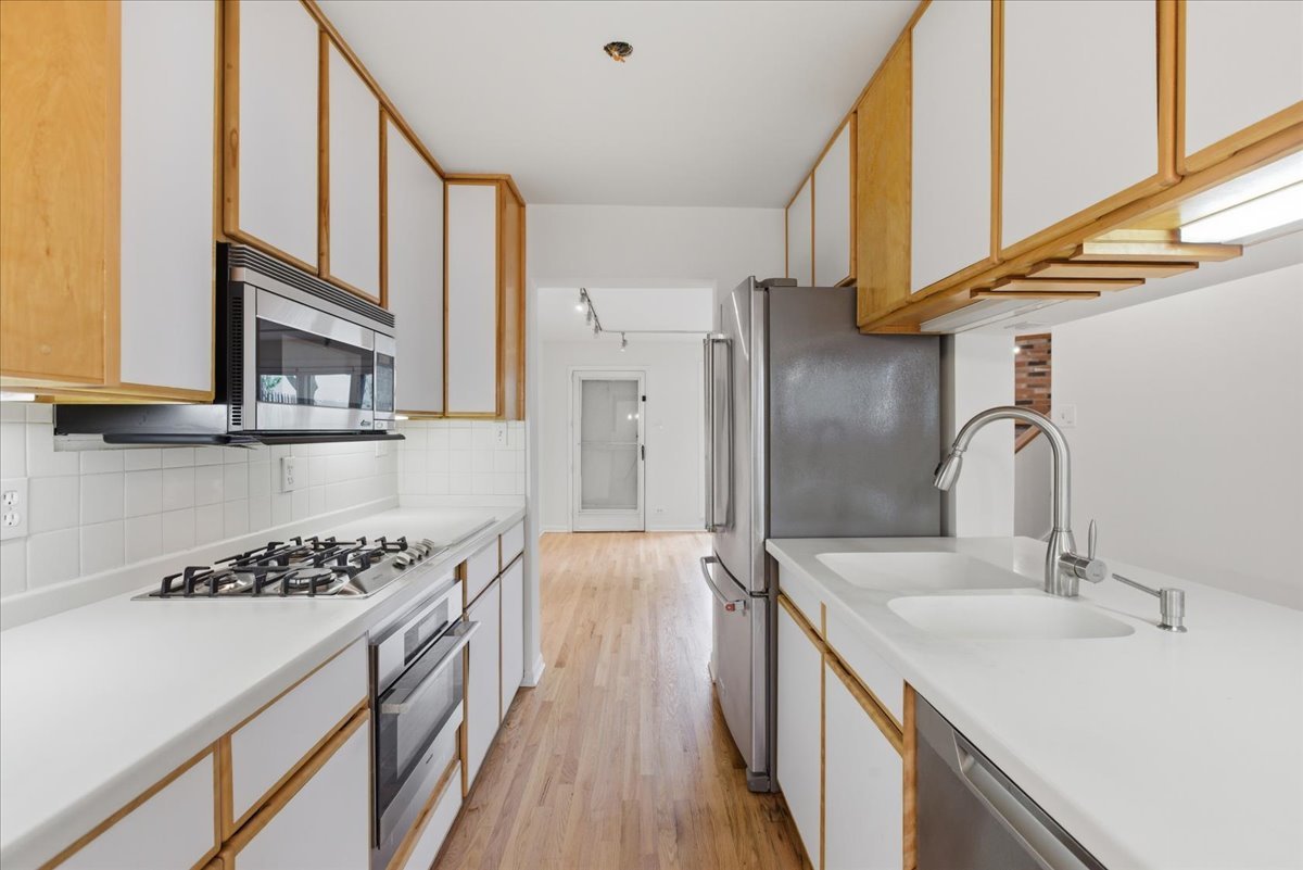 1085 South Park Terrace Chicago IL 60605