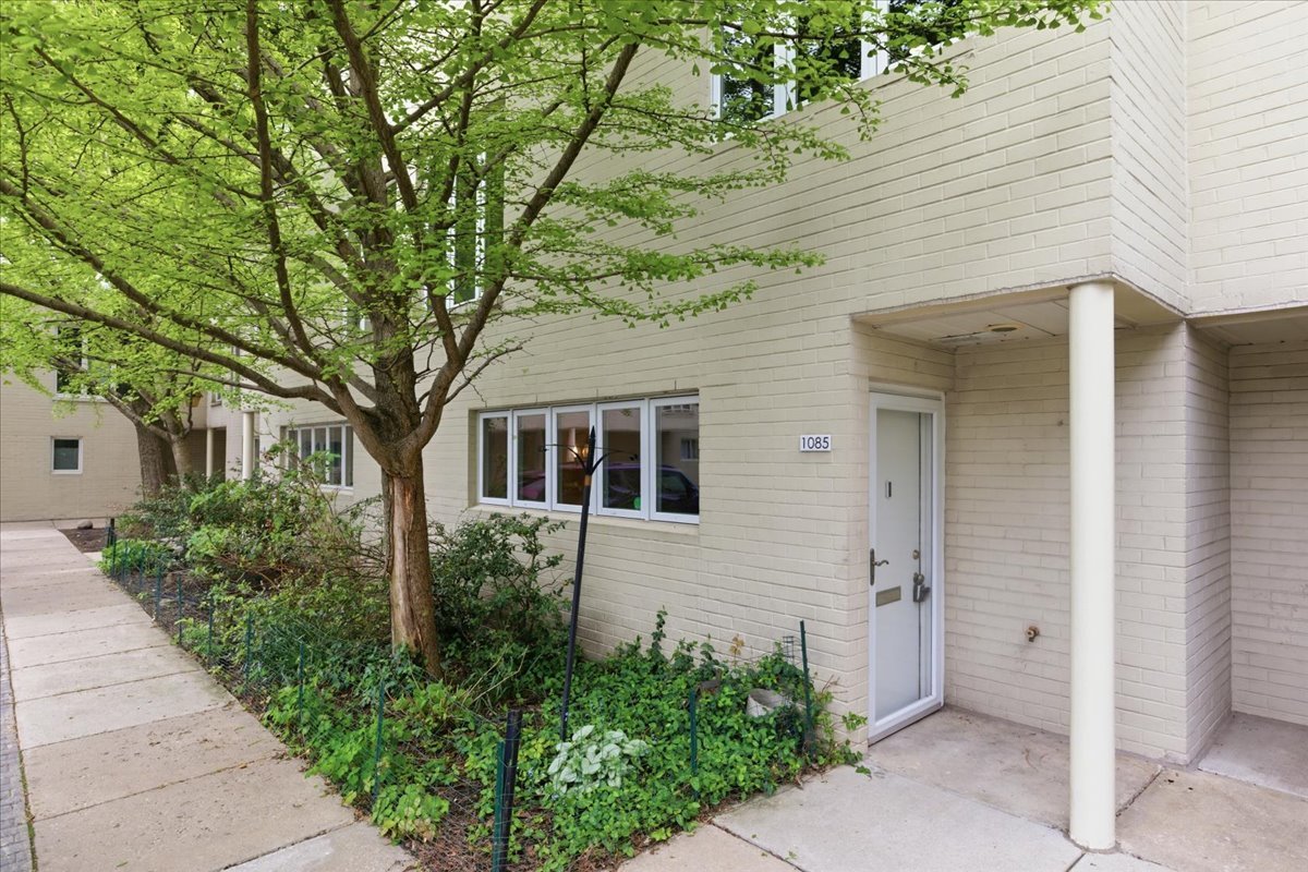 1085 South Park Terrace Chicago IL 60605