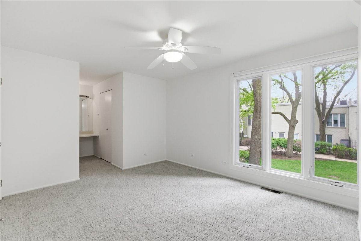 1085 South Park Terrace Chicago IL 60605