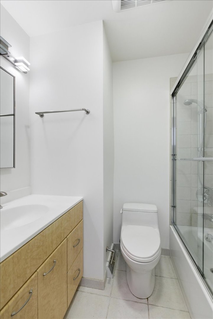 1085 South Park Terrace Chicago IL 60605