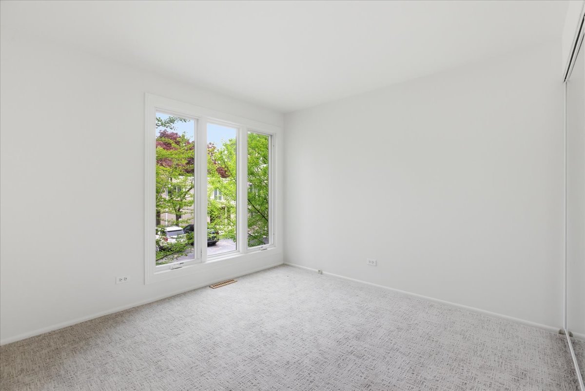 1085 South Park Terrace Chicago IL 60605