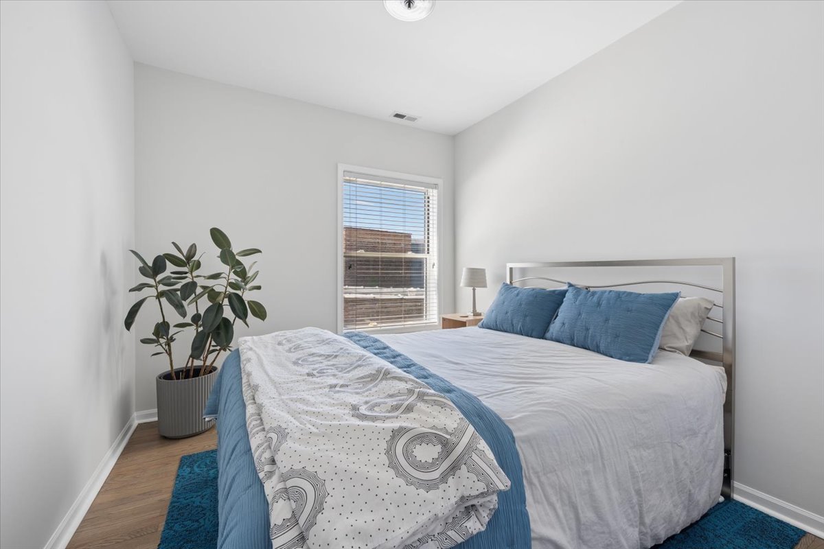 6348 North Magnolia Avenue Chicago IL 60660