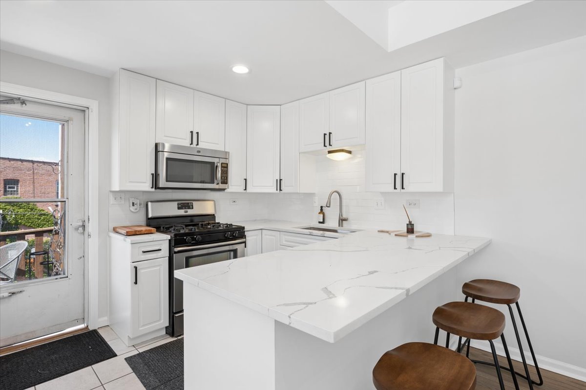 6348 North Magnolia Avenue Chicago IL 60660
