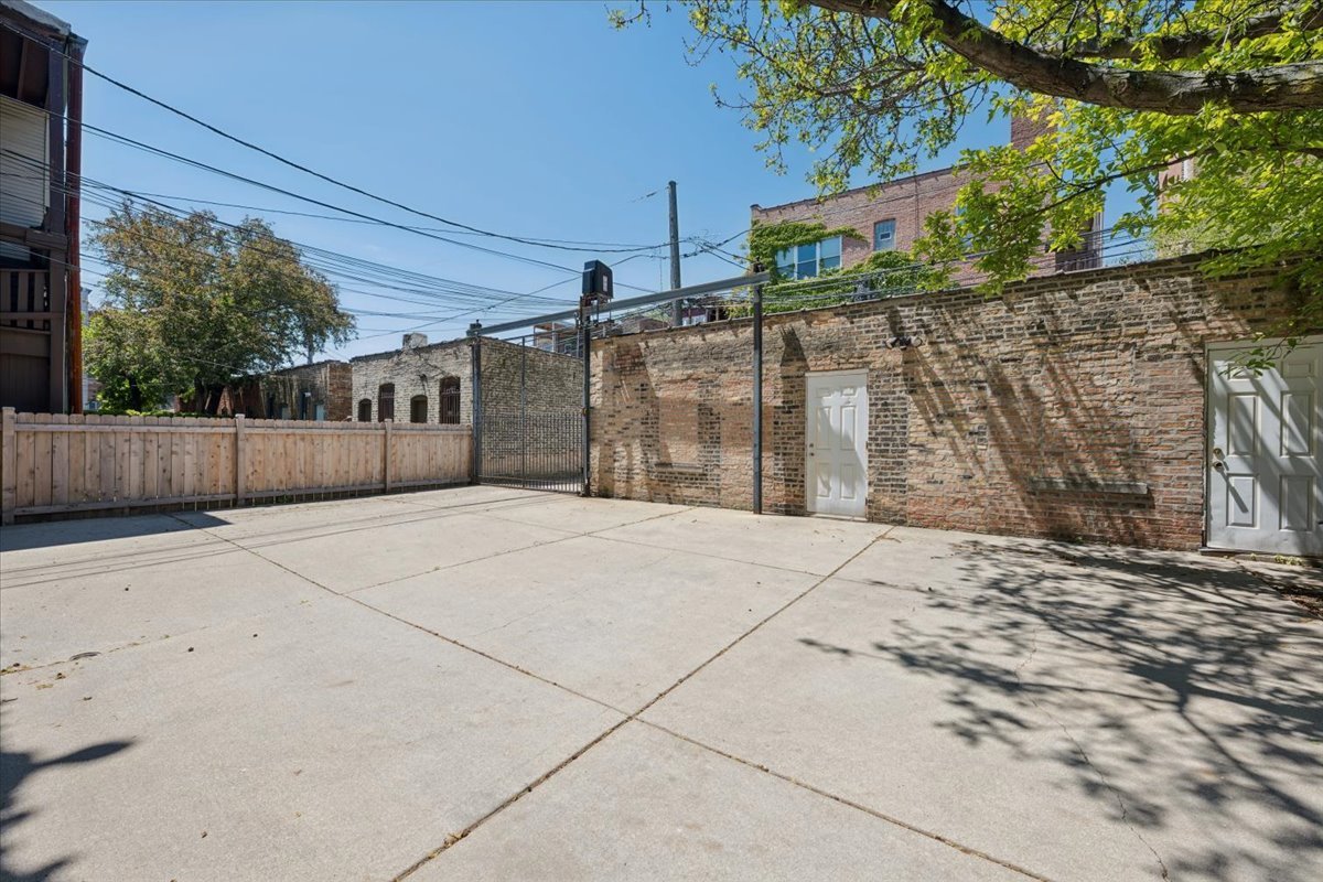 6348 North Magnolia Avenue Chicago IL 60660