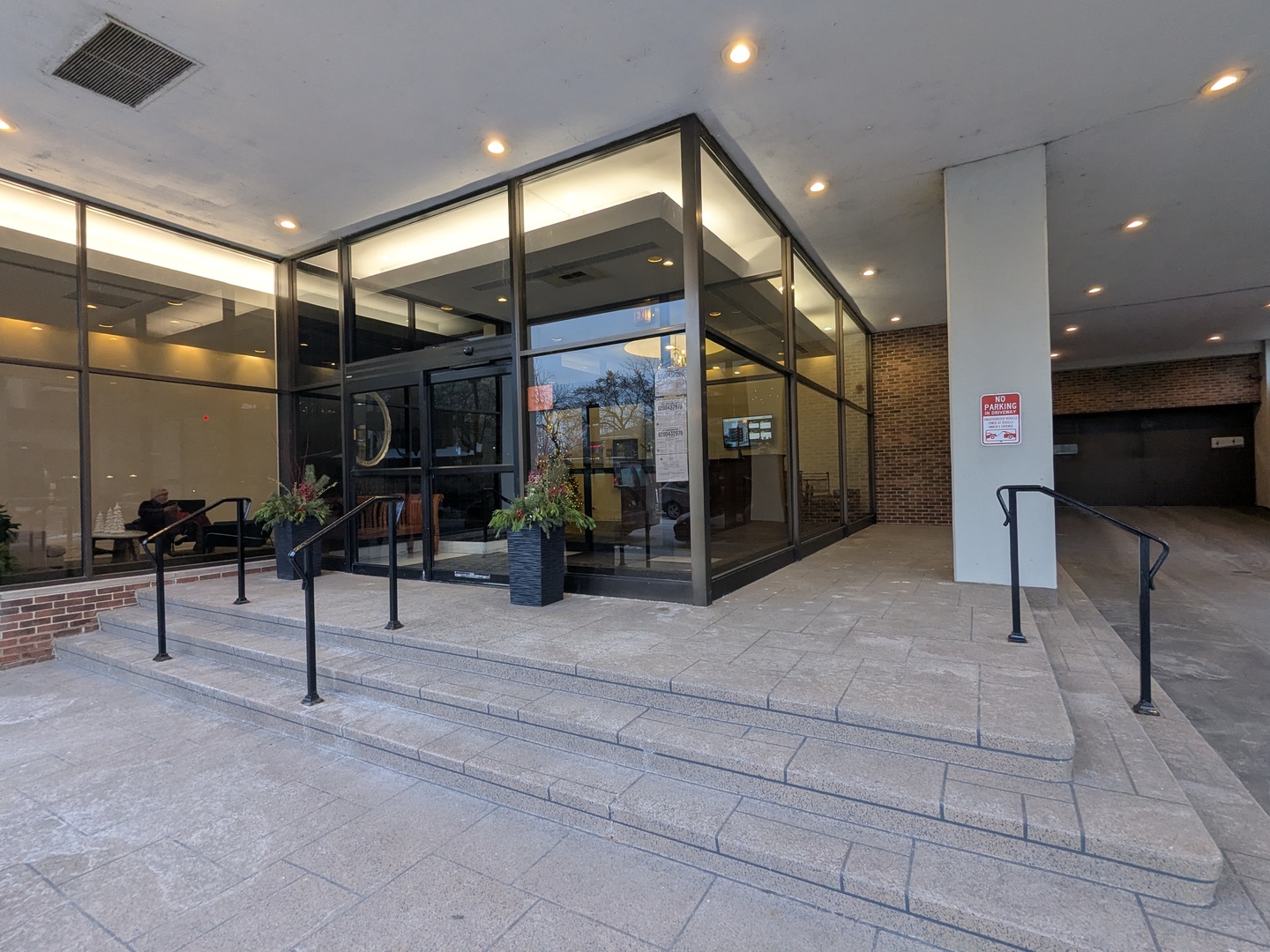 6171 North Sheridan Road Chicago IL 60660