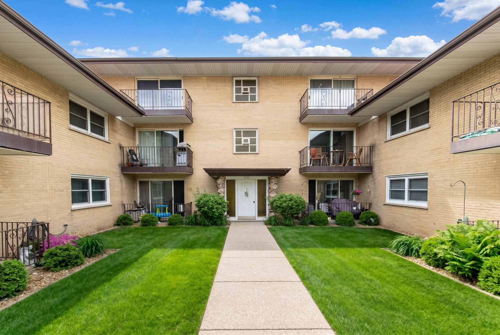 6126 South Kensington Avenue Countryside IL 60525