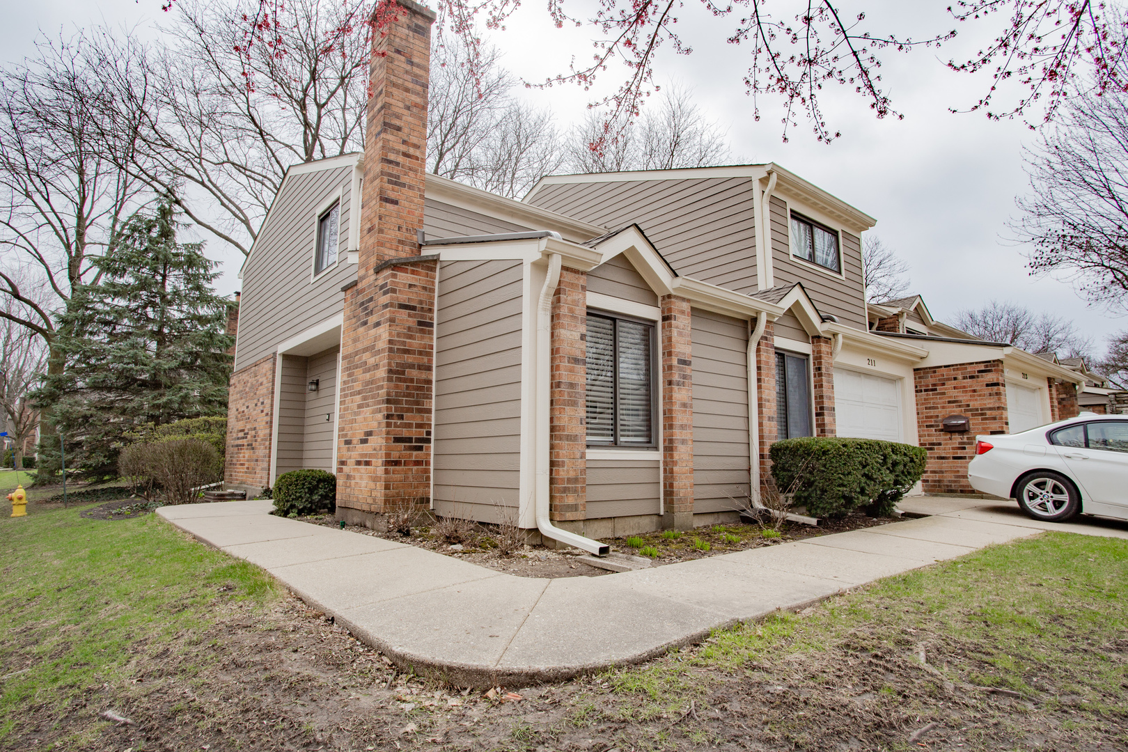 211 West Hanover Place Mount Prospect IL 60056