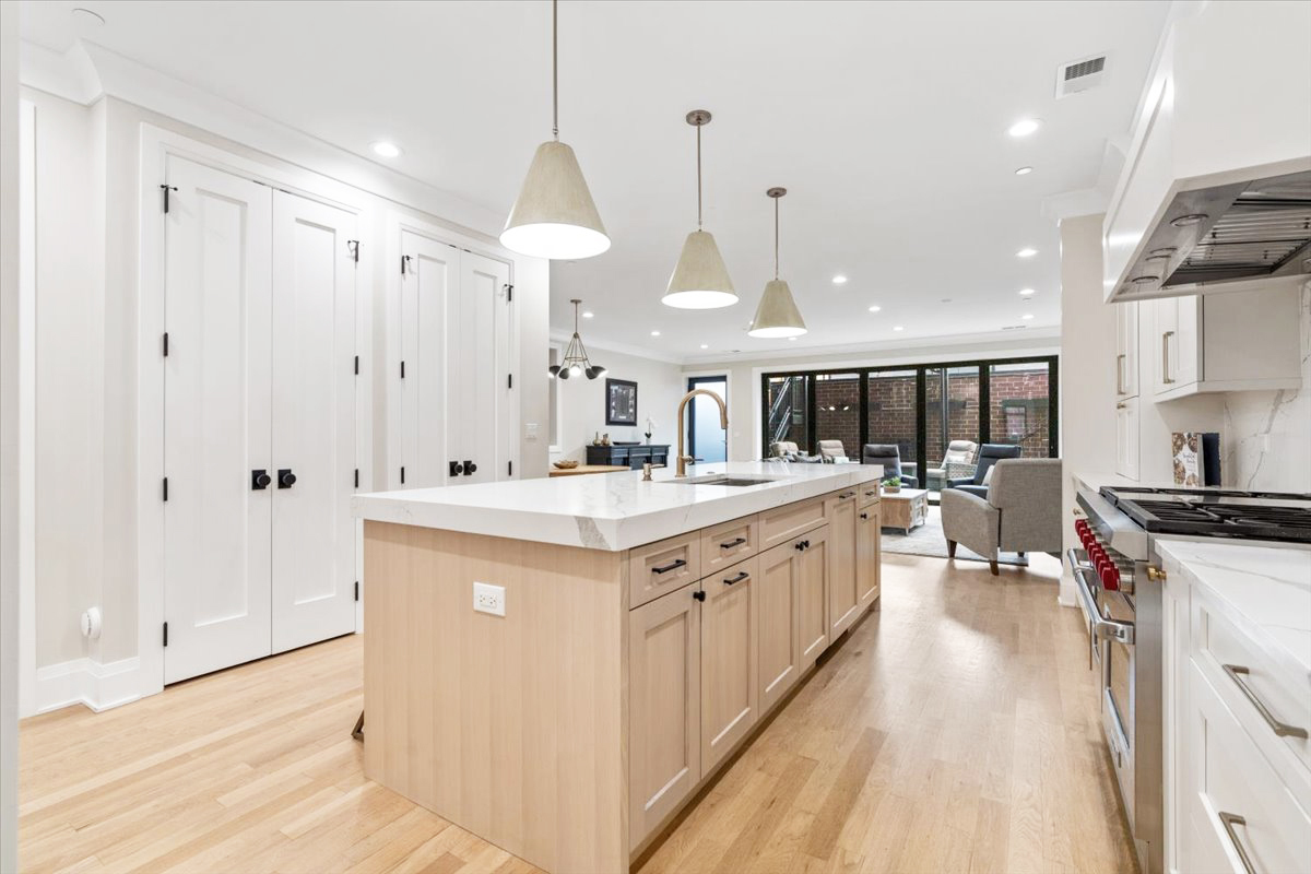 1831 North Larrabee Street Chicago IL 60614