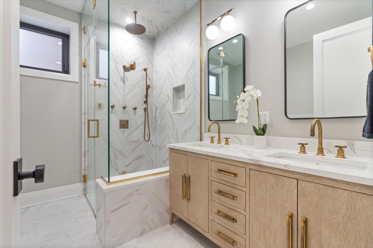 1831 North Larrabee Street Chicago IL 60614