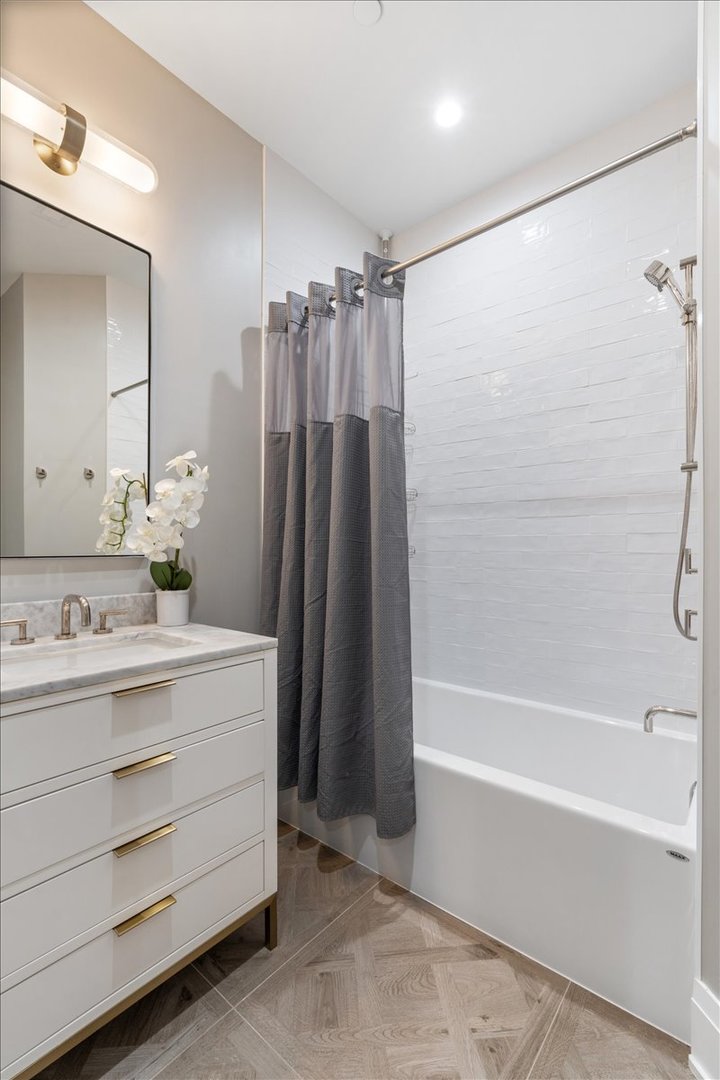1831 North Larrabee Street Chicago IL 60614