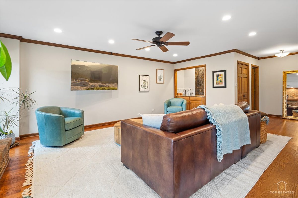 615 Windham Lane Naperville IL 60563