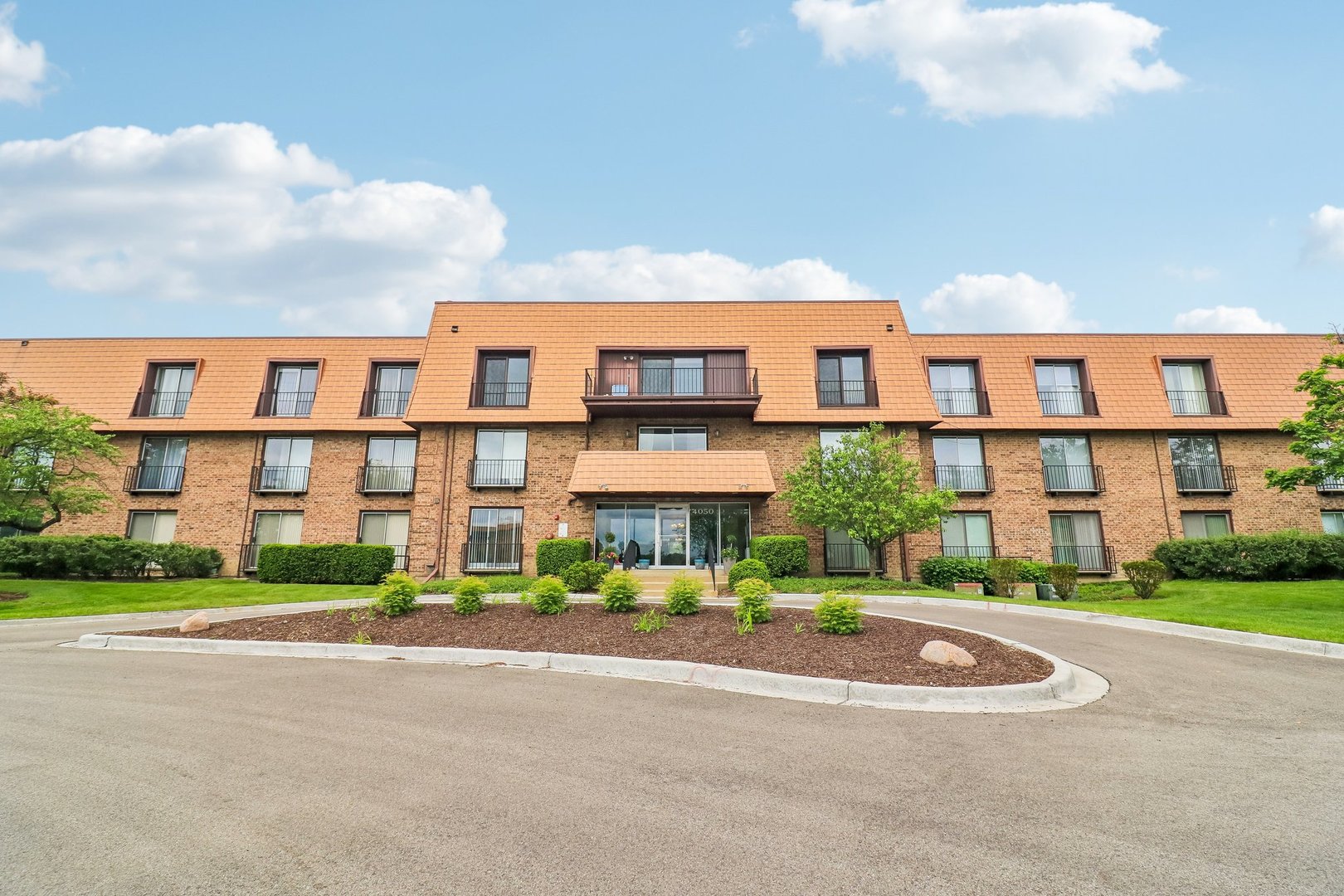 4050 Dundee Road Northbrook IL 60062