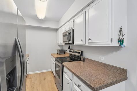 4050 Dundee Road Northbrook IL 60062