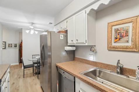 4050 Dundee Road Northbrook IL 60062