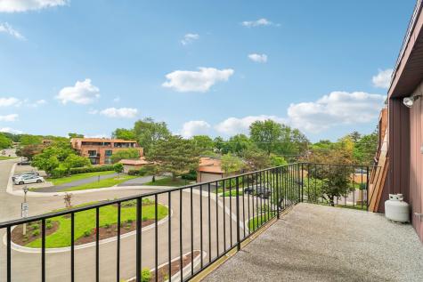 4050 Dundee Road Northbrook IL 60062