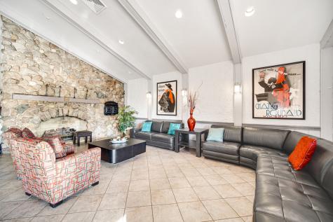 4050 Dundee Road Northbrook IL 60062